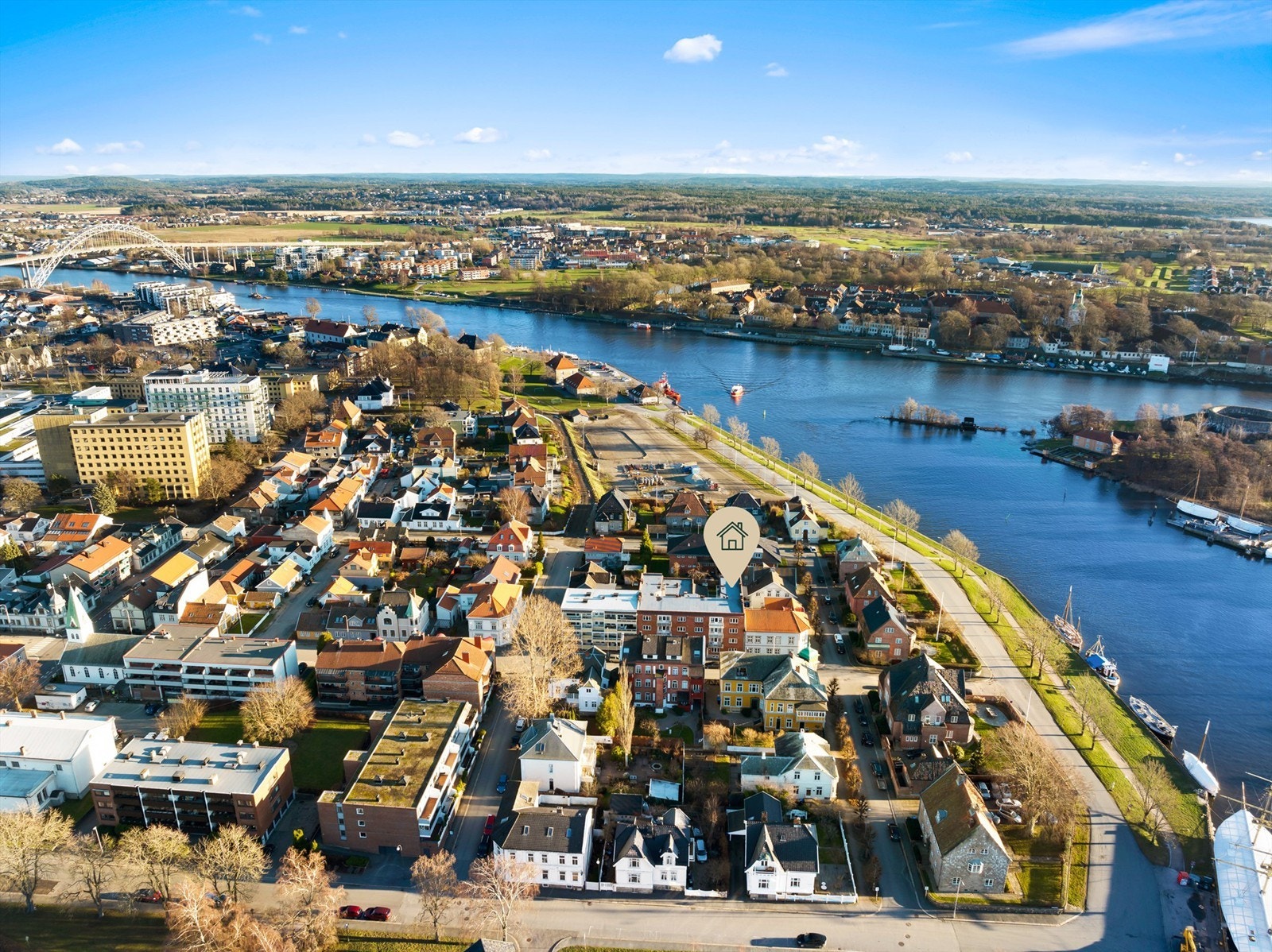 Fra Ridehusgata 2 er det kun kort gangavstand til både togstasjonen og anløp for gratis ferge til Gamlebyen/Østsdien. Galleribilde