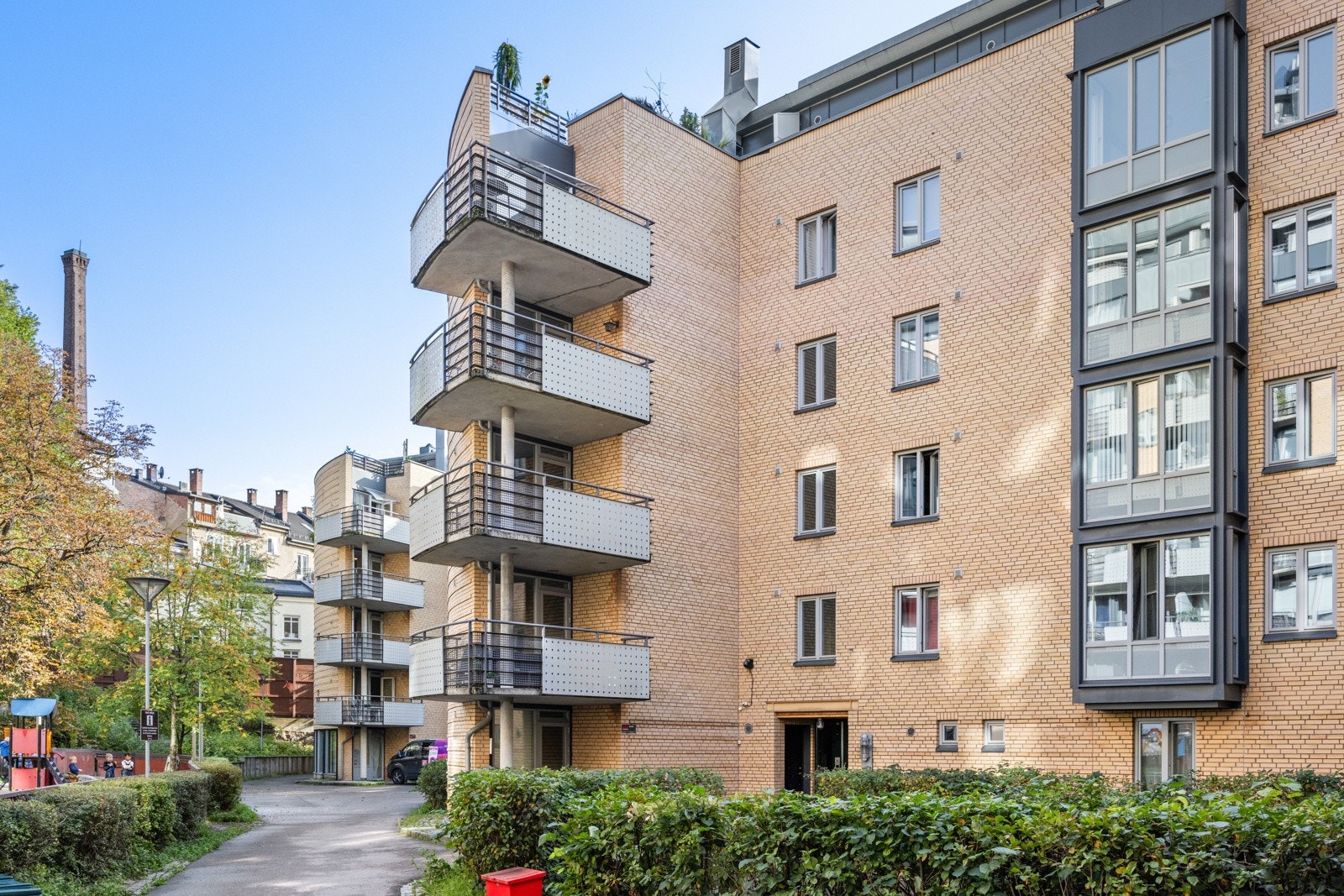 Idyllisk og frodig, beliggende i skjermet og tilbaketrukket indre gårdsrom på Bislett med servicetilbud i umiddelbar nærhet. Galleribilde