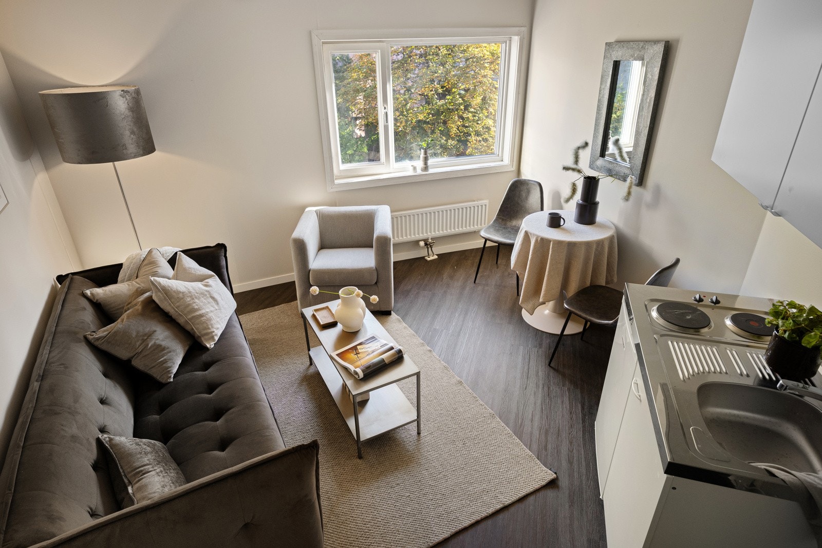 God plass til å innrede med sofagruppe og spiseplass. Galleribilde