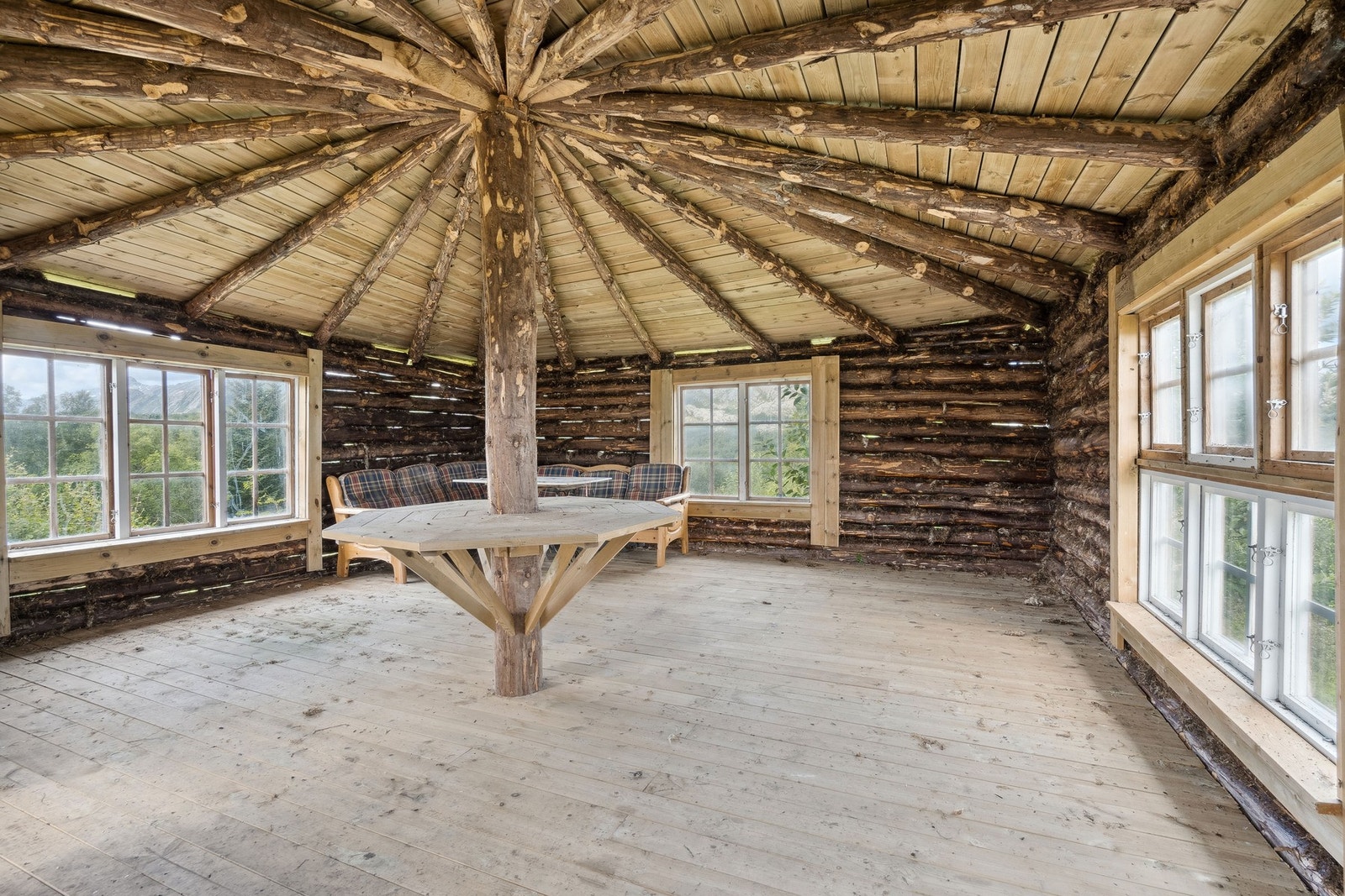 Sundøyveien 43 er et naturlig sted å invitere venner og familie til. Det er plass til alle. Galleribilde