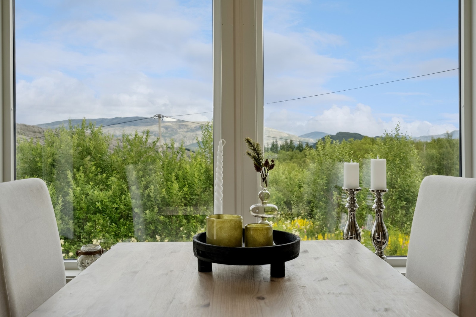 Gode lysforhold og fin natur er bare noe av kvalitetene som følger eiendommen. Galleribilde