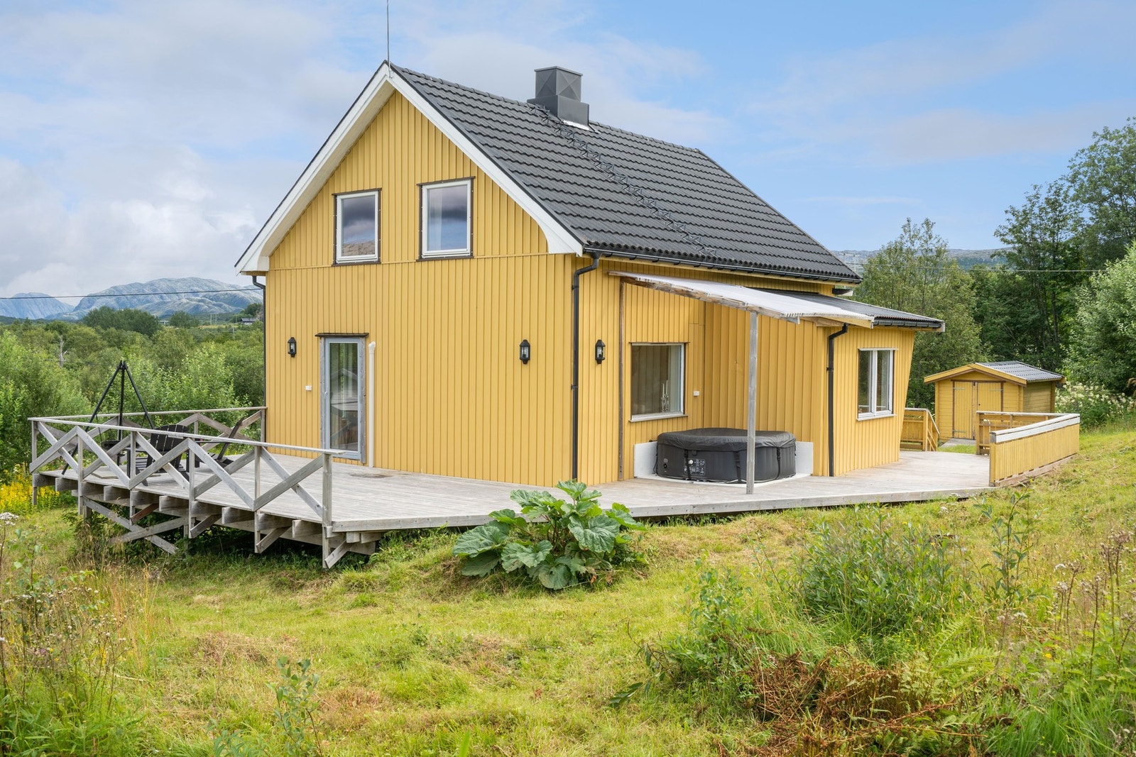 Huset har innlagt vann, strøm og septiktank (ukjent plassering). Galleribilde