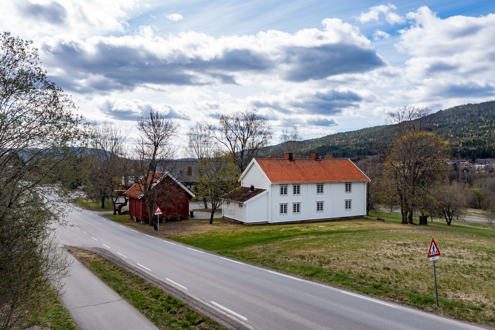 Utsikt mot syd fra tomten. Galleribilde