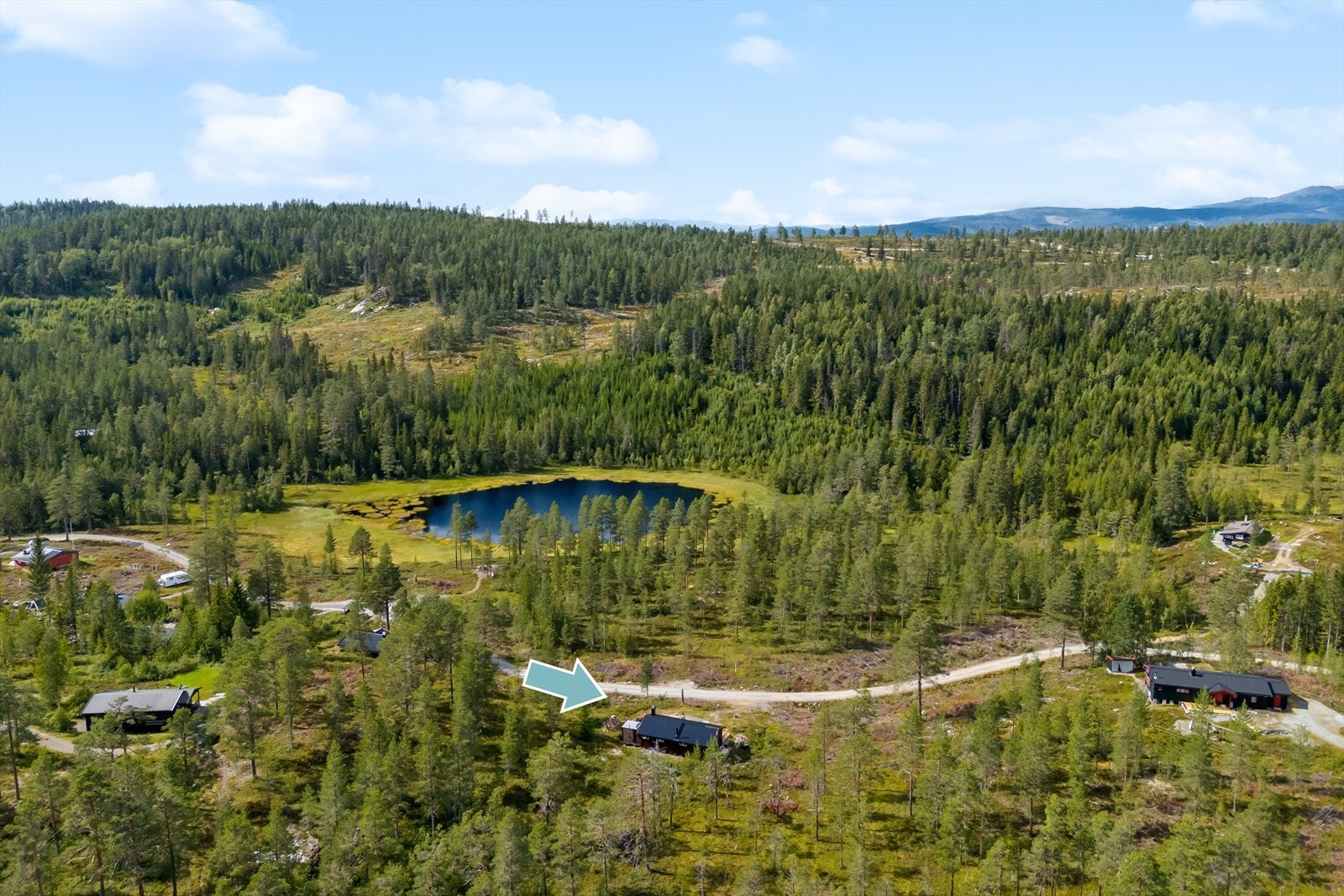 Velkommen til en hyggelig visning i Hestetjennveien 641! Til Norefjell Skisenter er det ca. 8 km. Galleribilde
