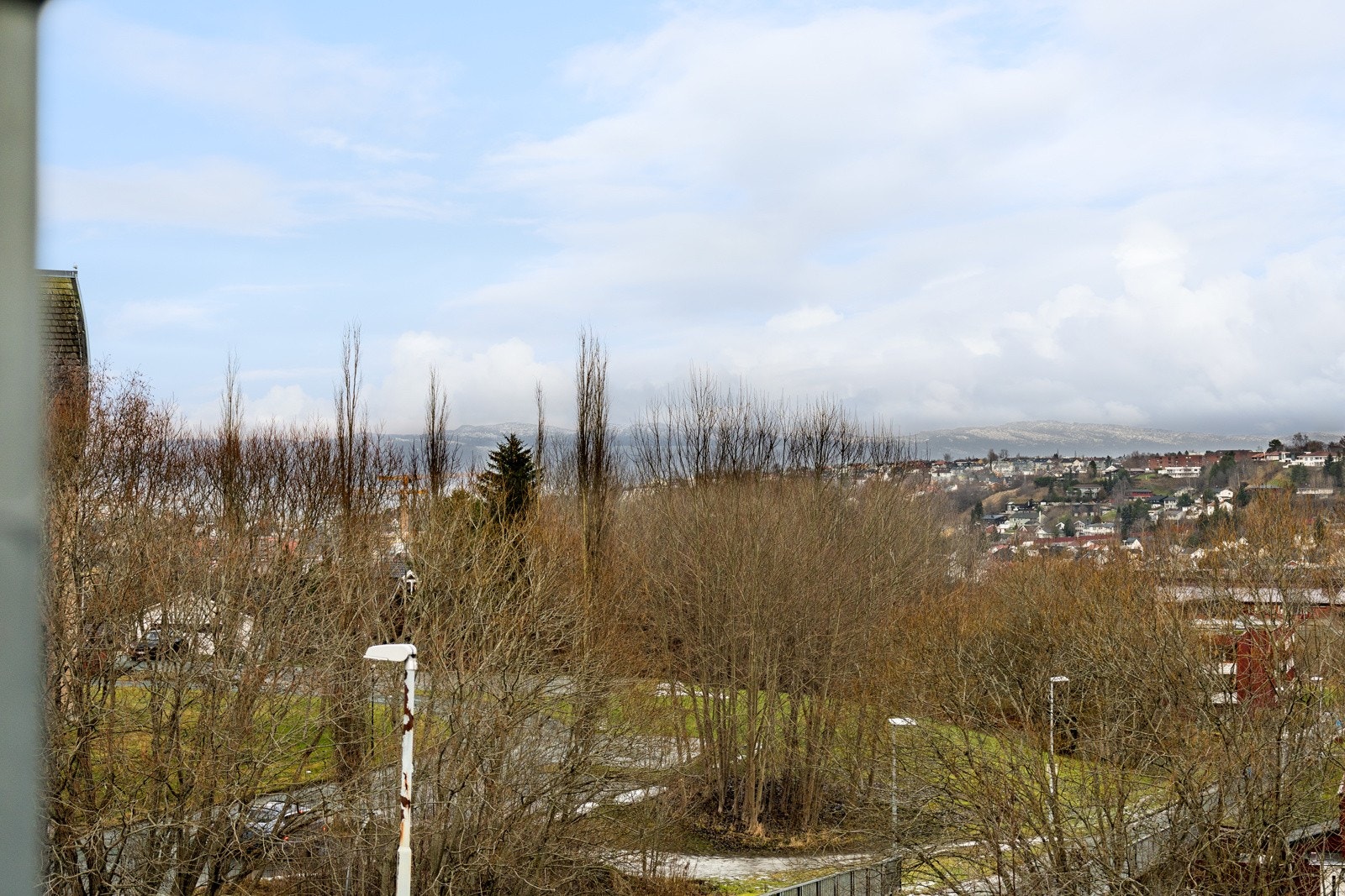 Utsikten fra leiligheten strekker seg helt til Trondheimsfjorden i horisonten. Galleribilde