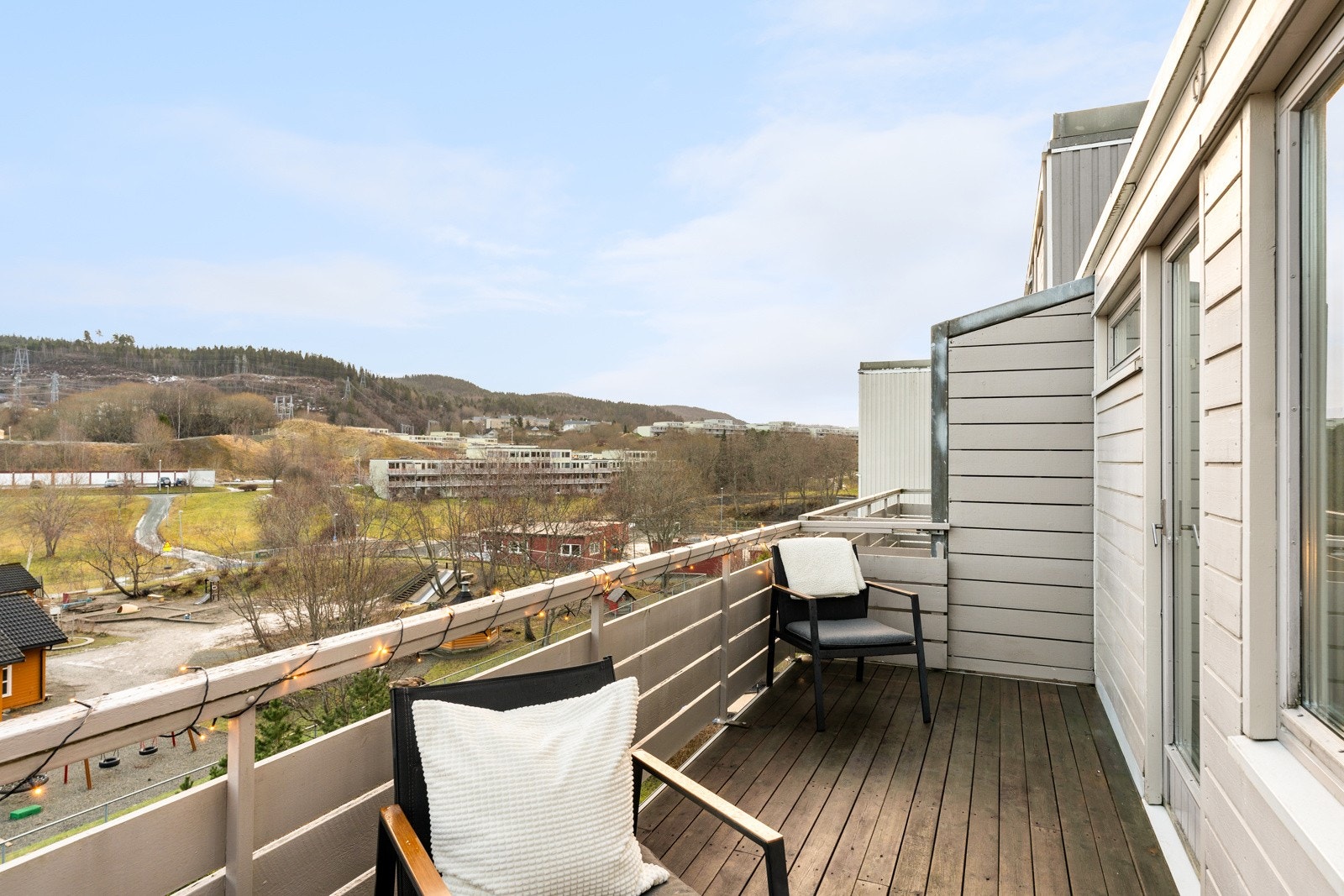 Balkongens vending sørger for at man kan nyte morgensolen. Galleribilde