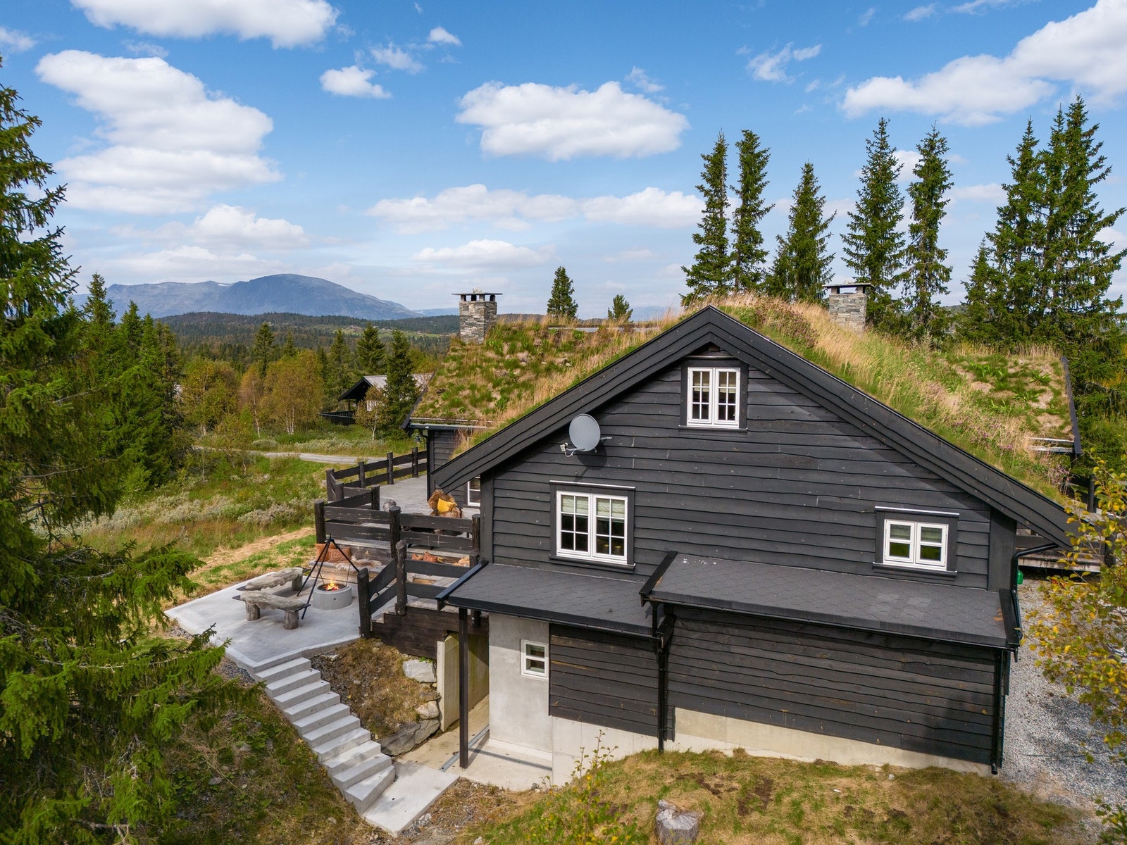 Fra entréen i kjelleretasjen kommer man ut til et herlig uteområde. Galleribilde