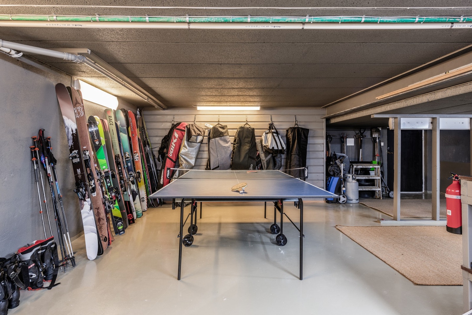 Skistall/smørebod. Galleribilde