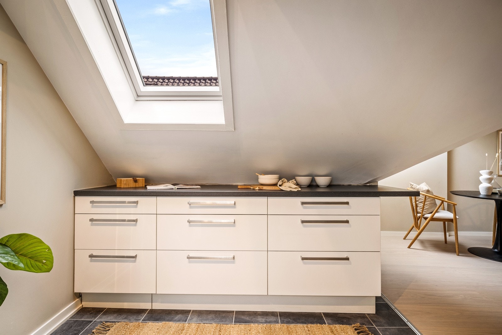 Innholdsrik innredning. Galleribilde