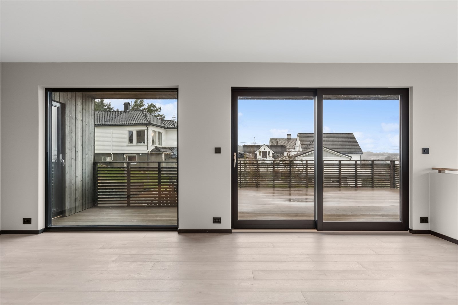 Fra stuen er det utgang til herlig terrasse med gode solforhold. Galleribilde