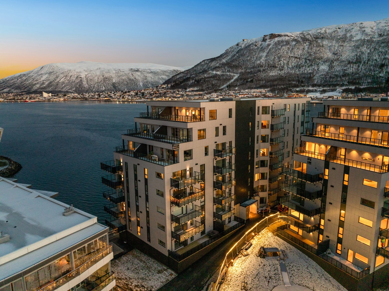 Ny og innflyttingsklar 3-roms leilighet i 7.etg med takterrasse og fantastisk utsikt!