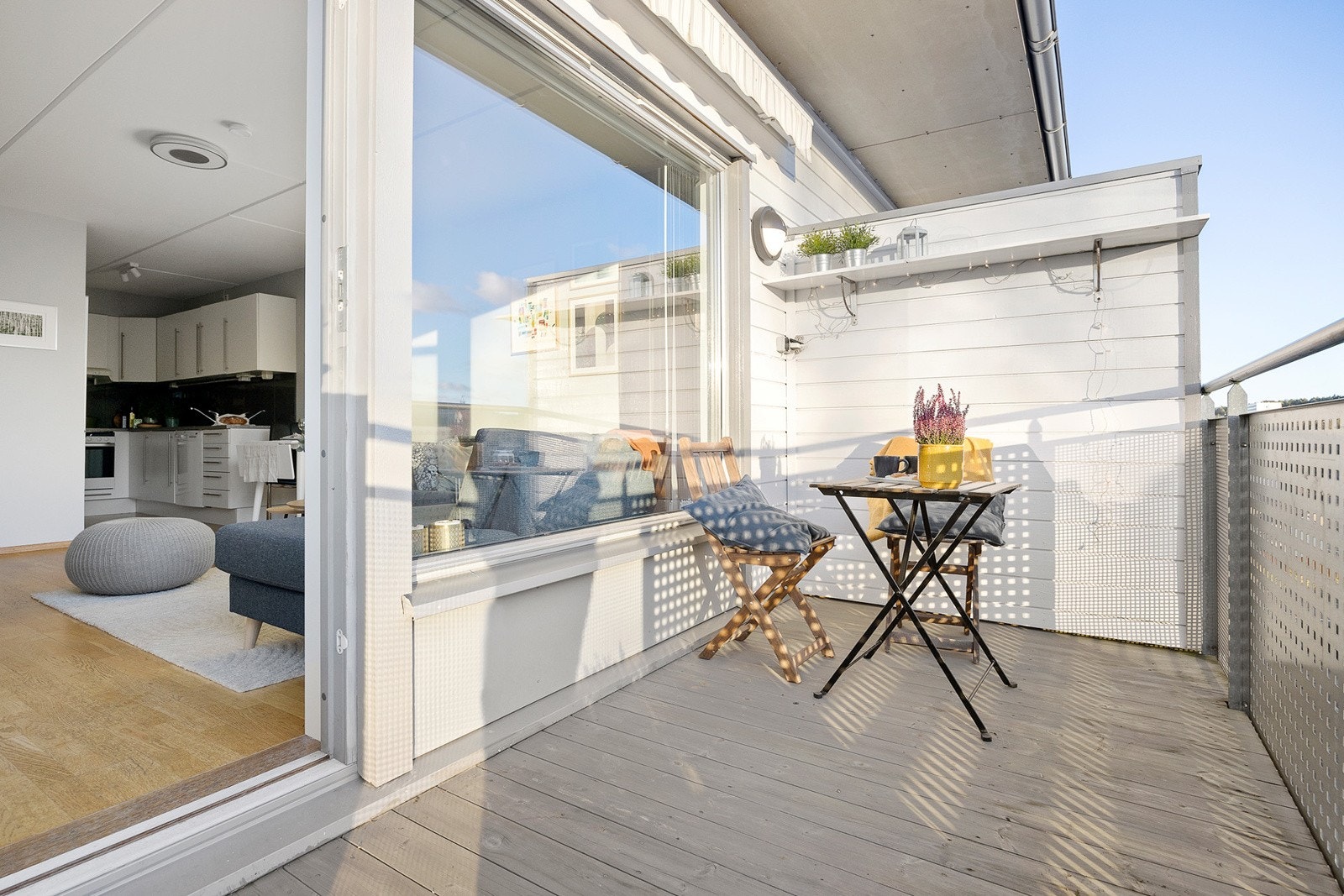 Her er det god plass til ønsket møblement og grill hvor man kan invitere venner og familie til hyggelige sammenkomster Galleribilde