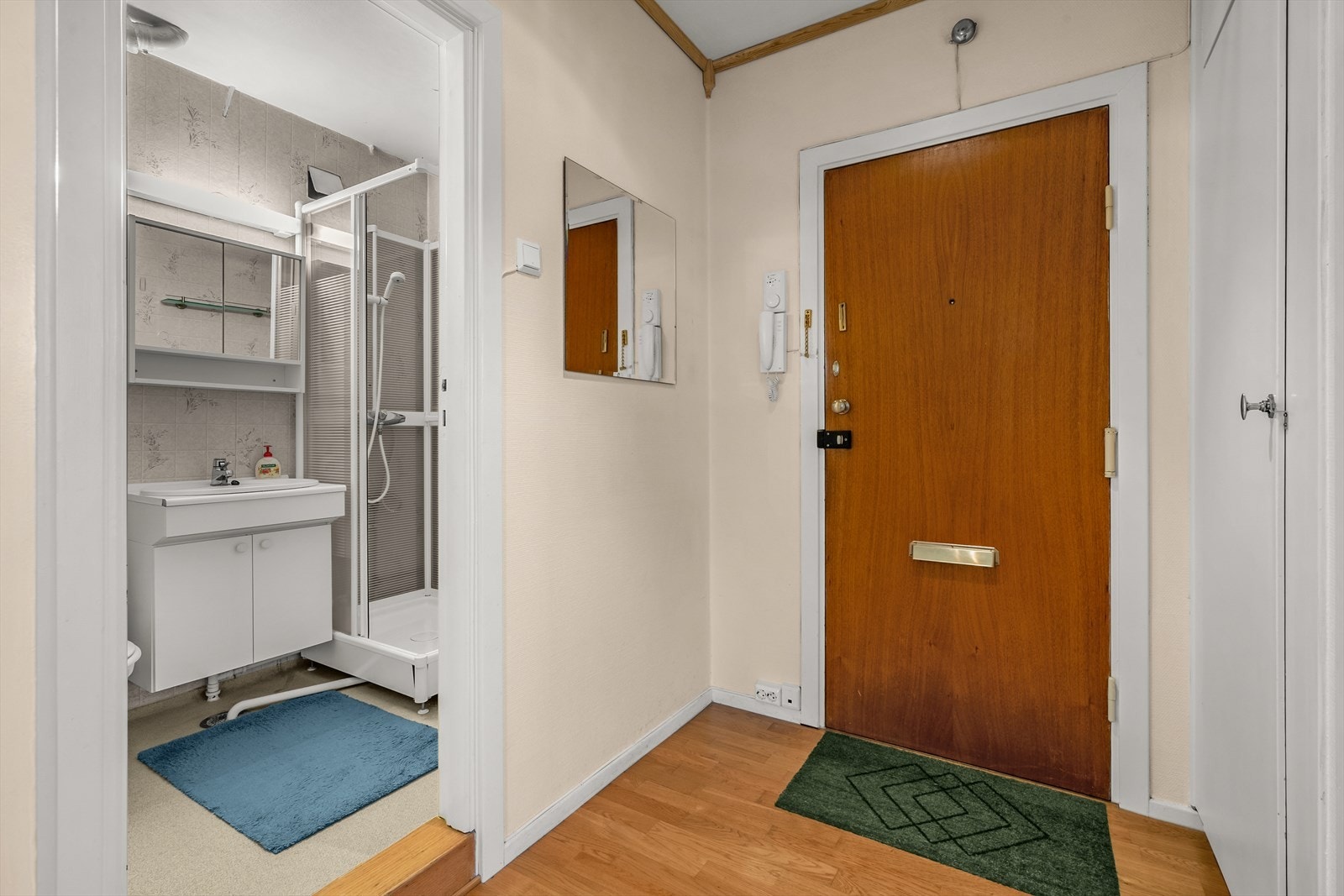Baderom med adkomst fra entrè Galleribilde