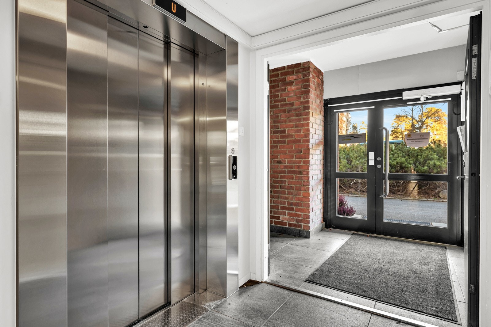 Blokk fra 1964 med helt ny heis fra 2024. Galleribilde