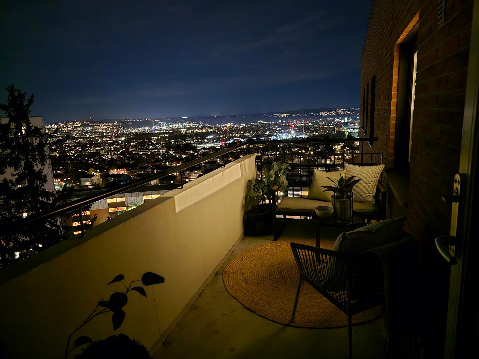 By night. Galleribilde