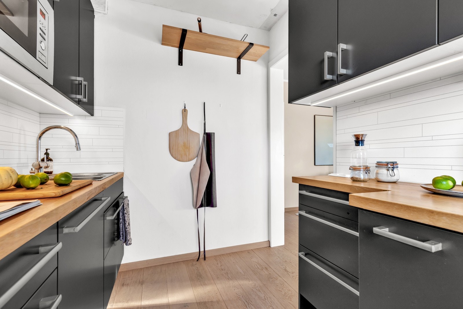 Det er kjøkkenventilator med kullfilter. Galleribilde