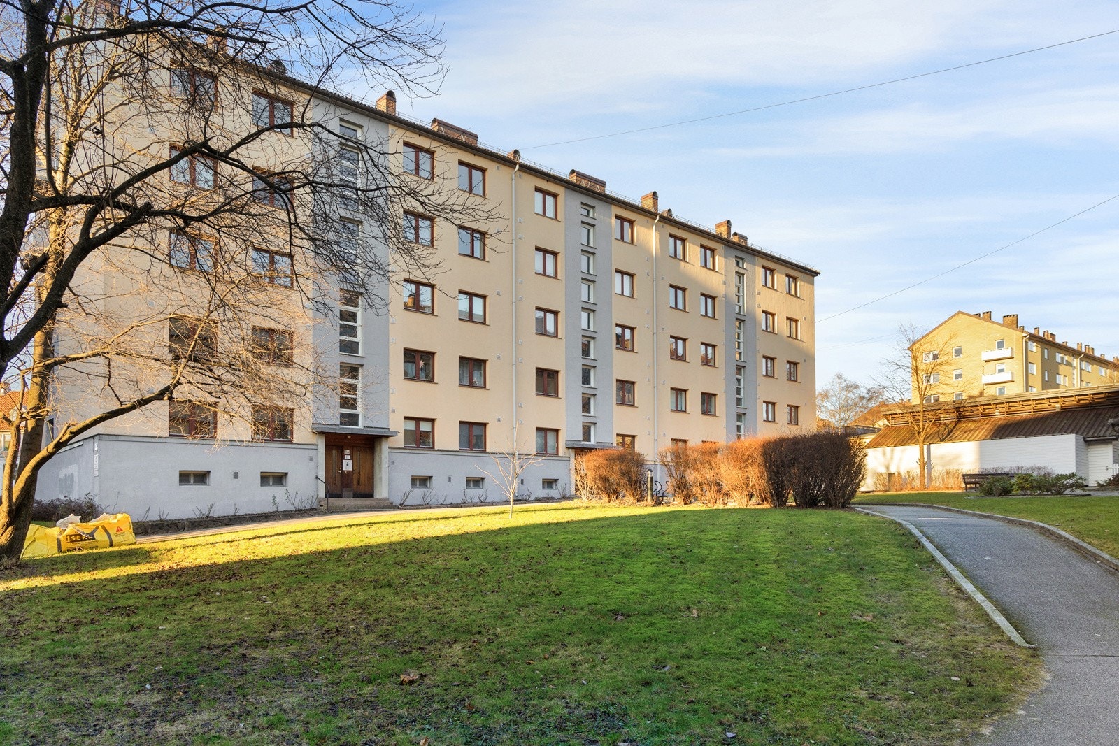 Borettslaget er stort og består av 231 leiligheter. I tillegg leier borettslaget ut lokalet hvor Bunnpris holder til, og til hundefrisørsalong på hjørnet. Galleribilde
