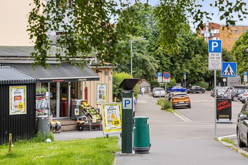 Søndagsåpne Bunnpris leier lokalet av borettslaget. Her kan du også hente pakker. Galleribilde