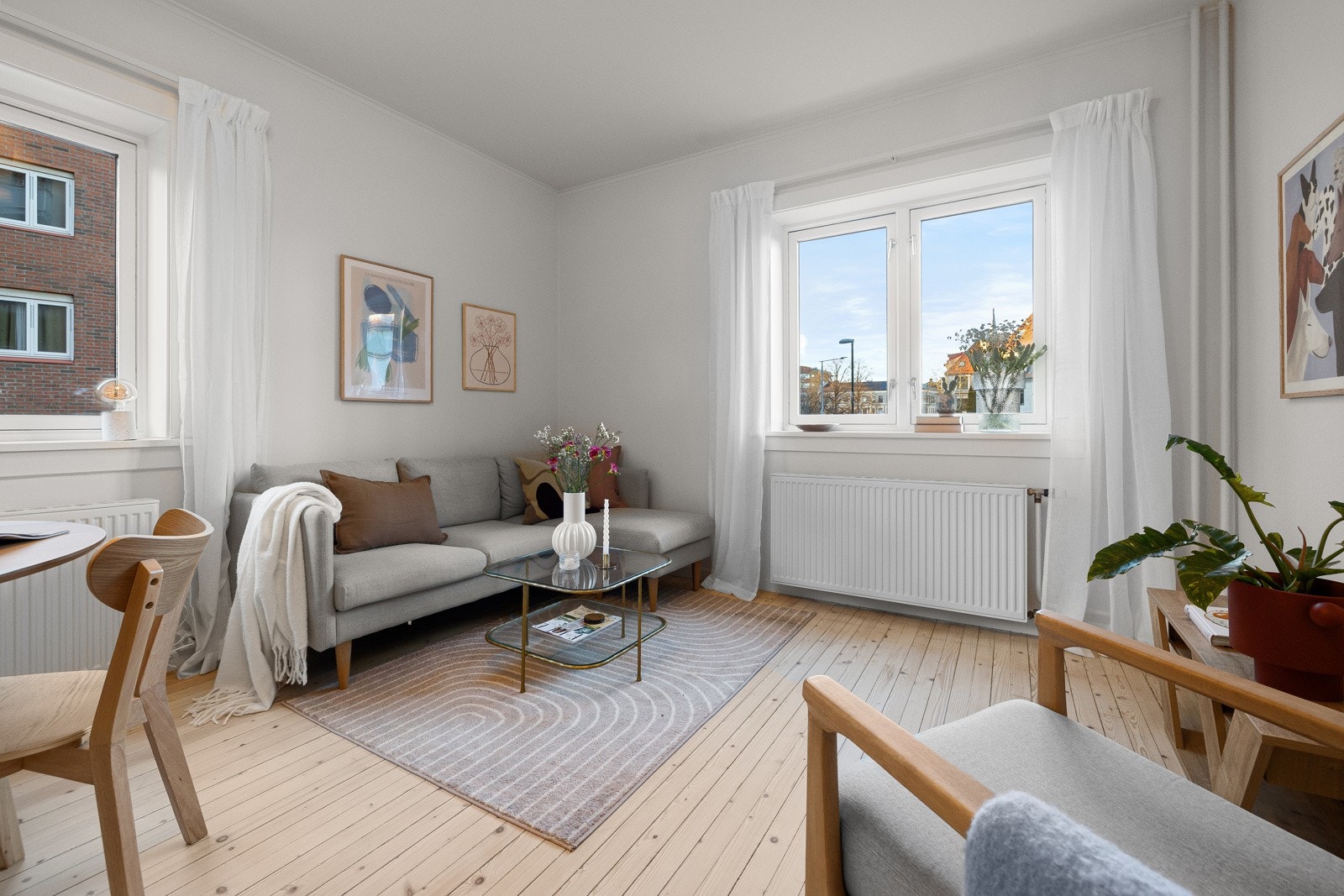 Du er heldig med den interne beliggenheten; her bor du nemlig på enden og hjørnet av bygget. Det betyr at du får naturlig lysinnslipp fra tre sider. Galleribilde