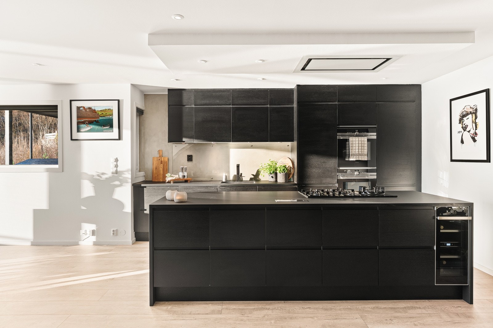 Smart innredning og mye skap- og benkeplass! Galleribilde