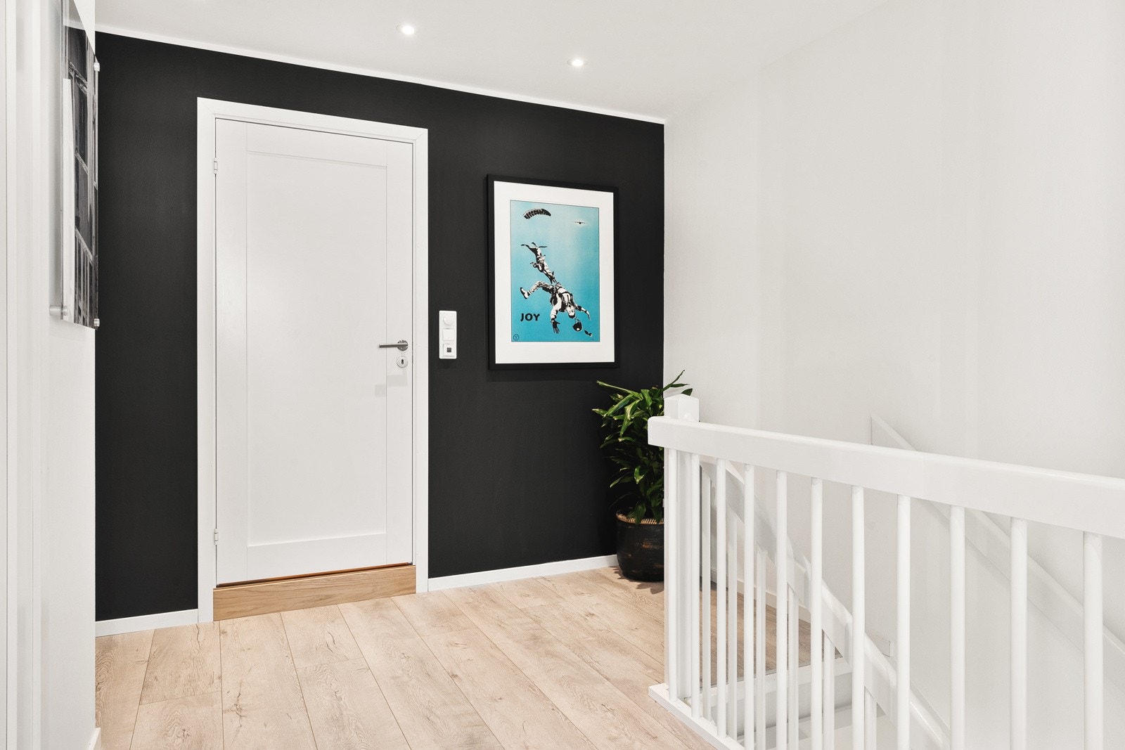 Leiligheten fremstår moderne og velholdt med lite stilasje! Galleribilde