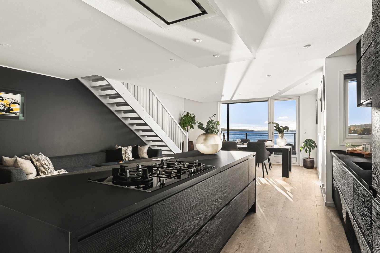 Moderne kjøkkeninnredning i svart! Galleribilde