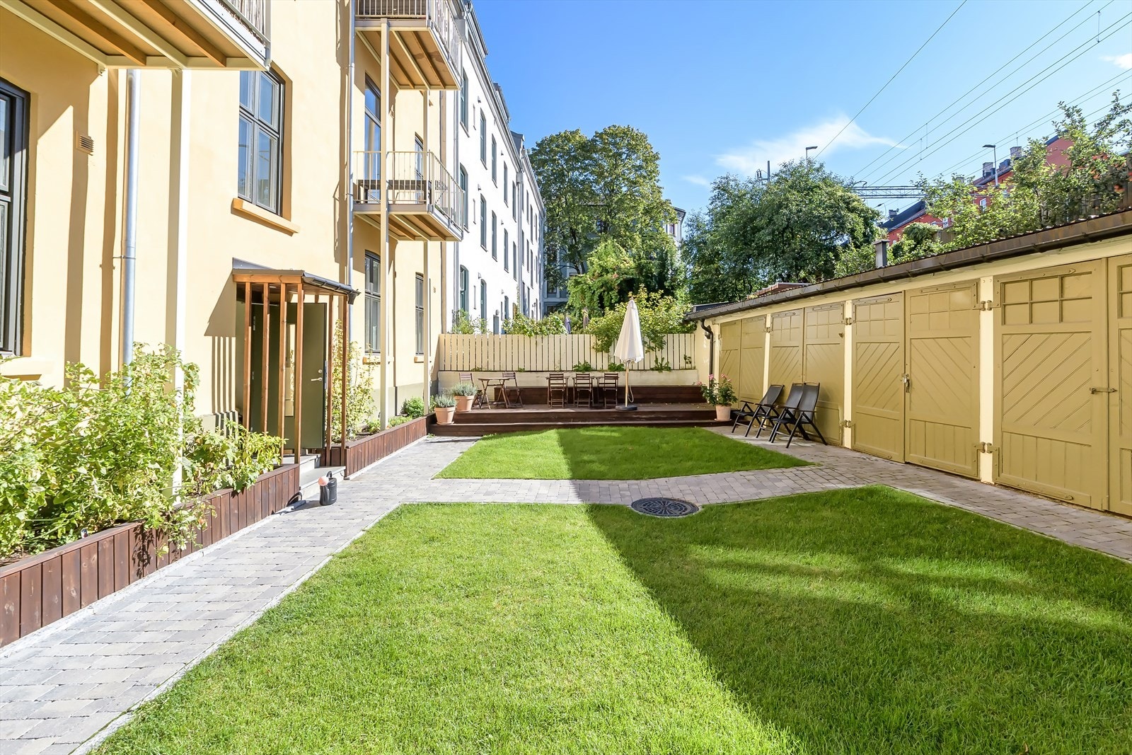 Leiligheten har en tilhørende bok i bakgården. Galleribilde