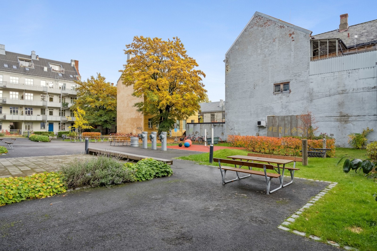 Felles uteområdet som kan benyttes av alle i borettslaget. Galleribilde