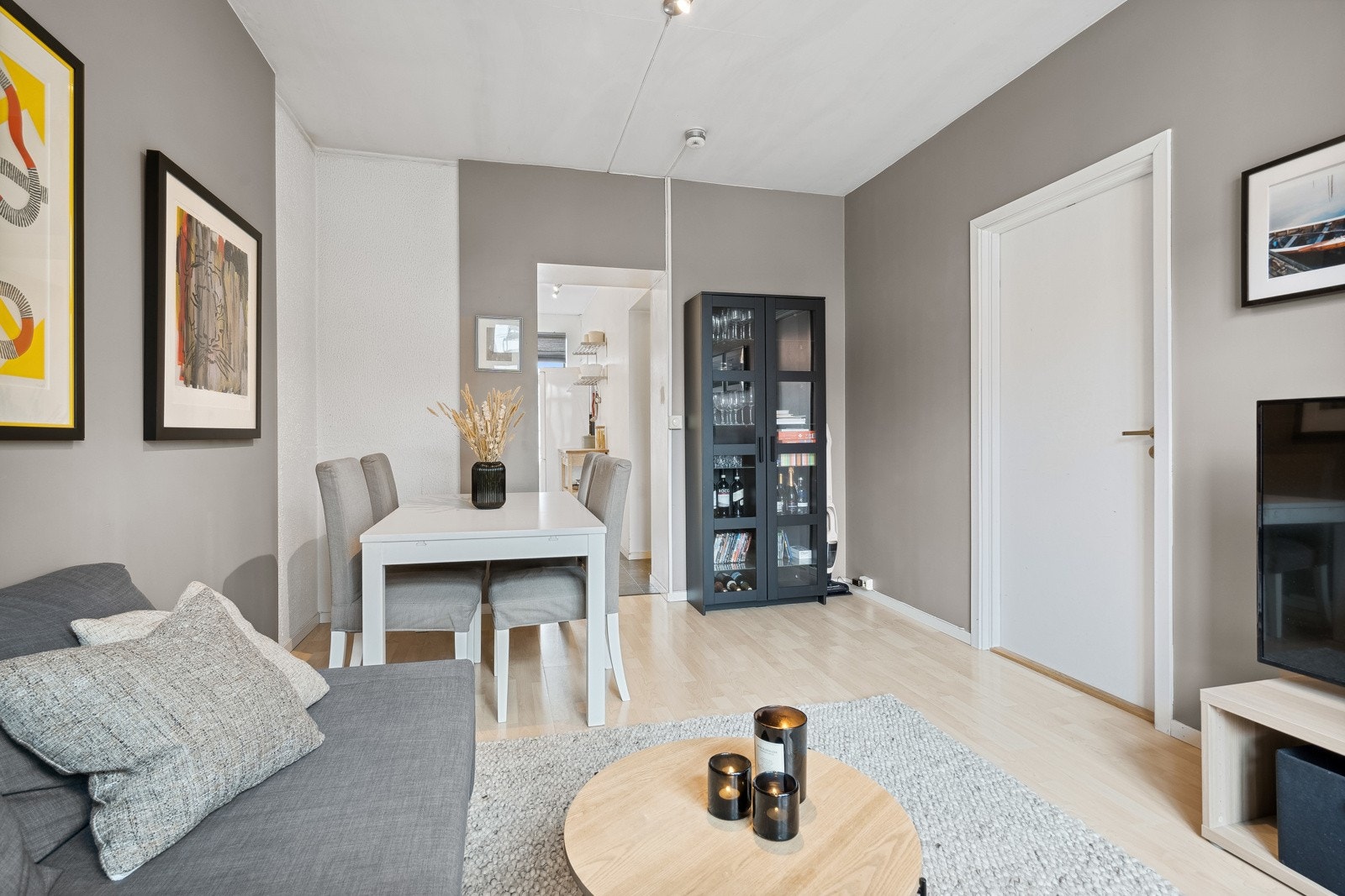 Fra stuen er det direkte inngang til soverommet. Galleribilde