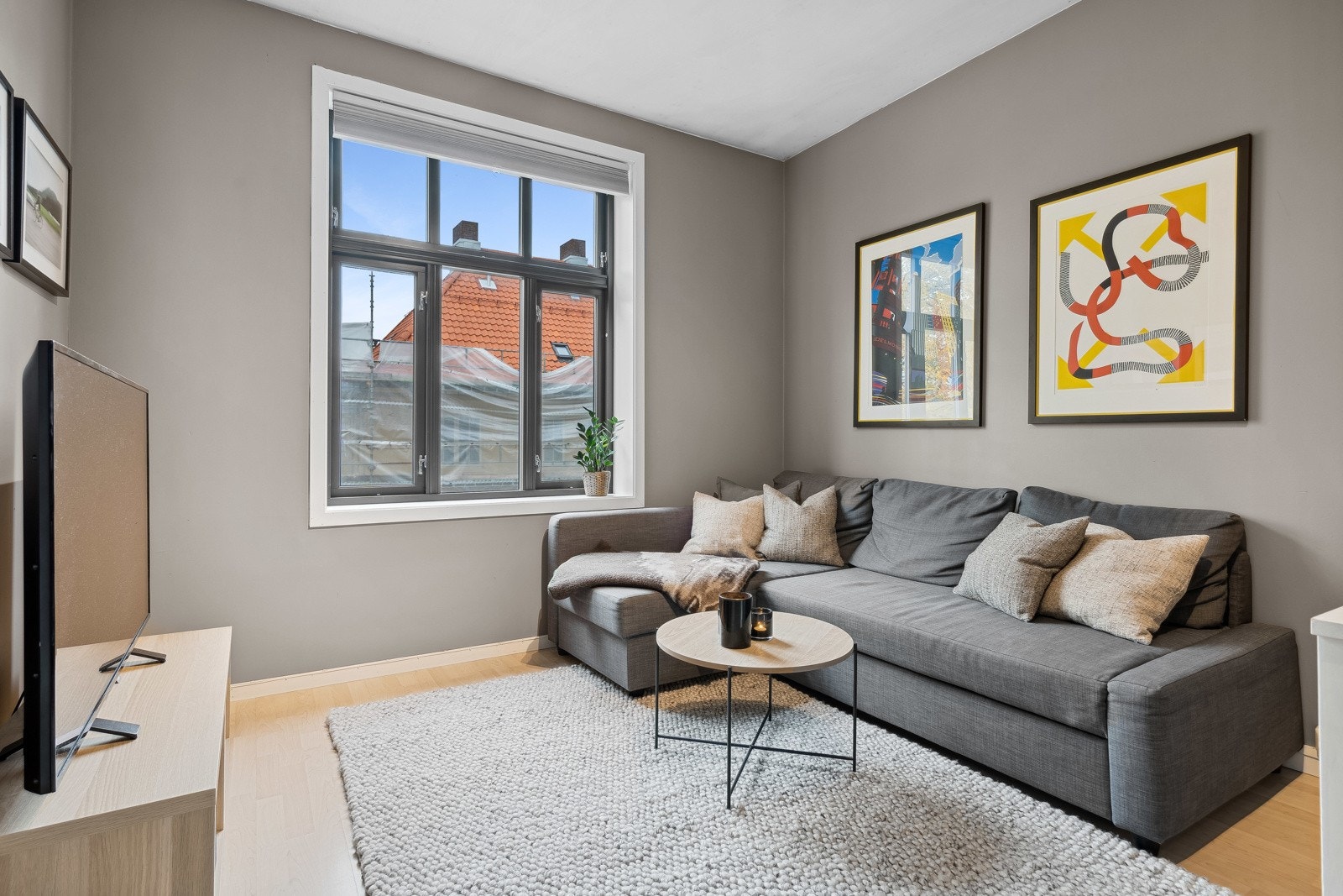 De nøytrale fargevalgene gjør det enkelt å sette sitt eget preg på interiøret Galleribilde