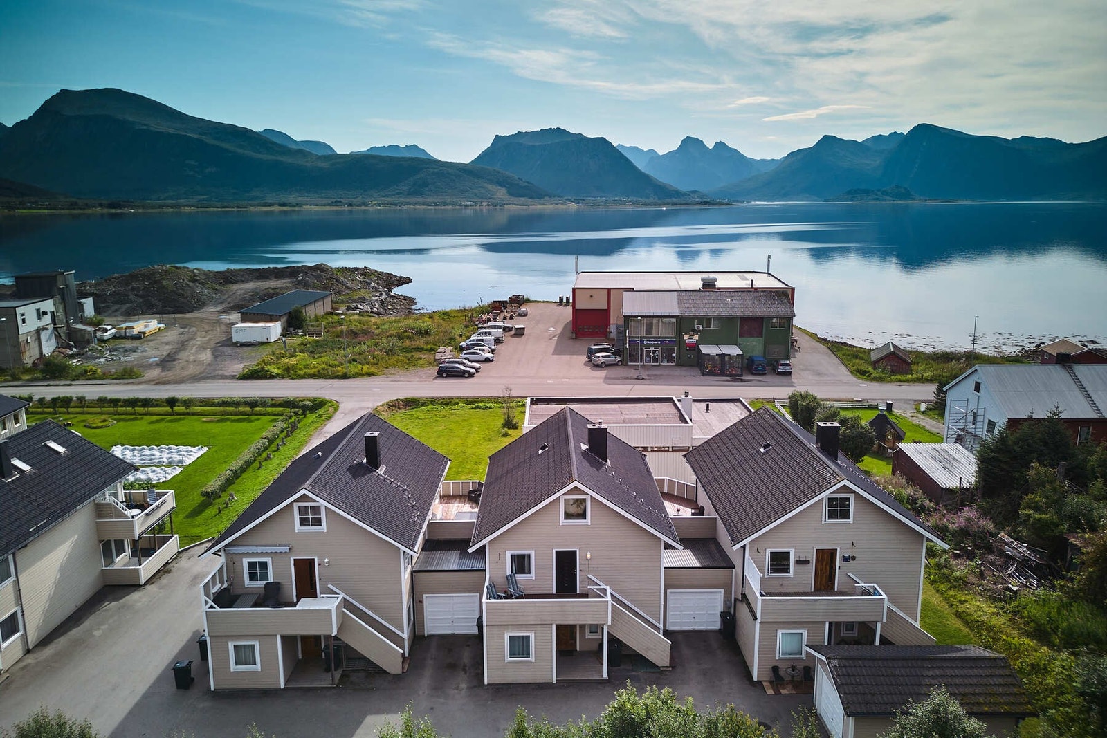 Sentral beliggenhet noen få hundre meter sør for Sortland sentrum Galleribilde