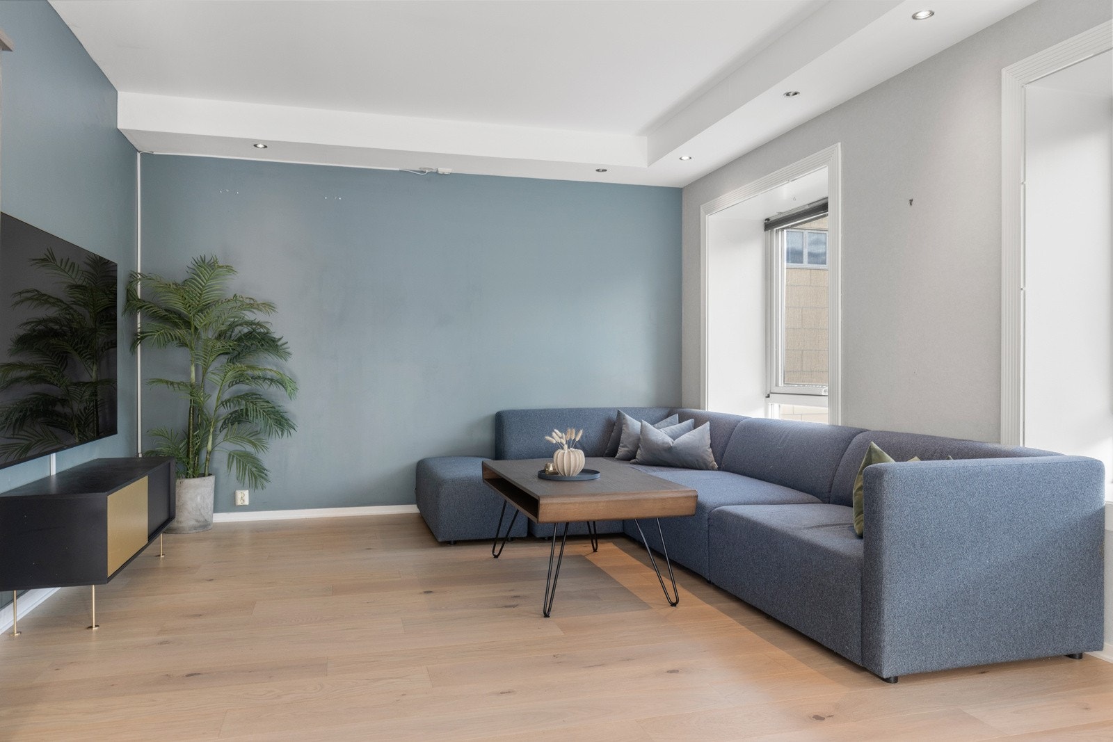 TV-kroken finner sin naturlige plass i stuen. Du får enkelt plass til en stor sofagruppe. Galleribilde