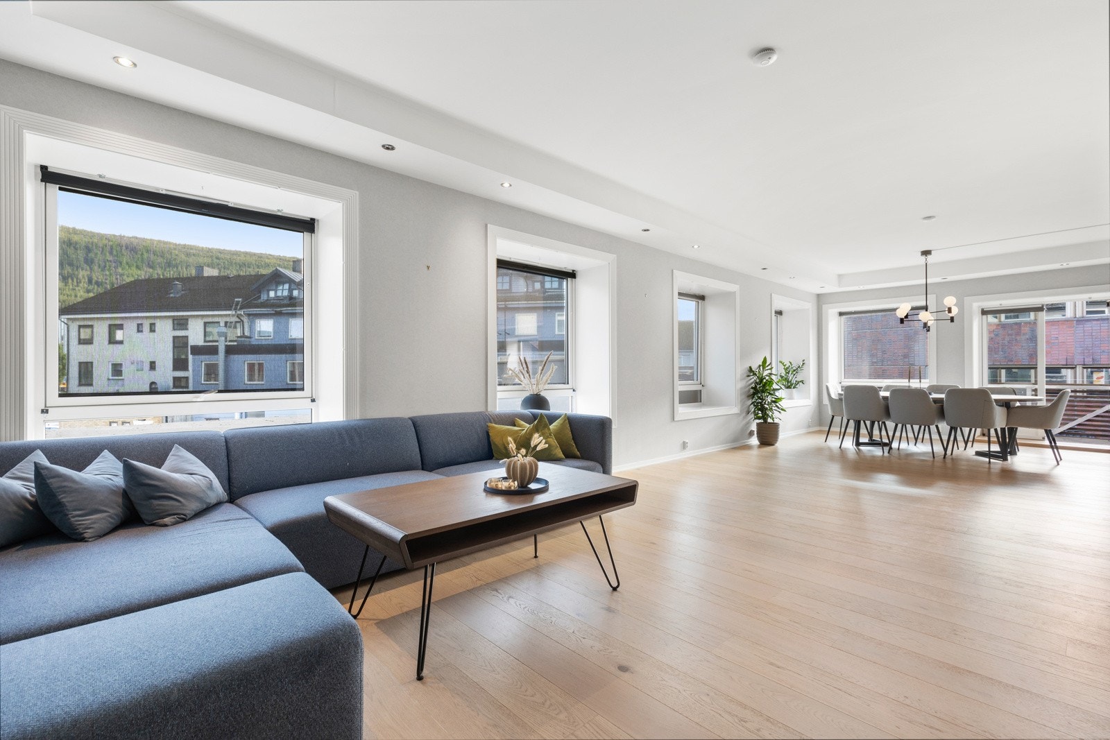 Legg merke til vinduspostene som er ekstra brede, noe som gir en klassisk bygårdssjarm. Galleribilde