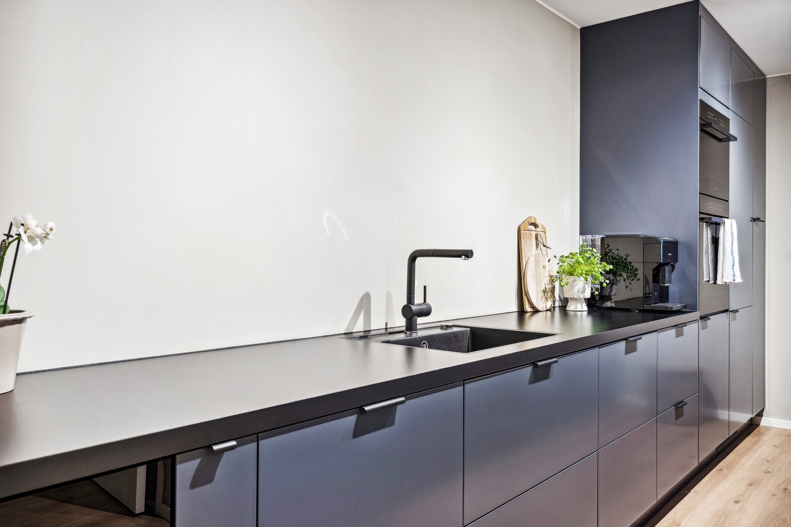 Romslig kjøkken fra 2023 Galleribilde