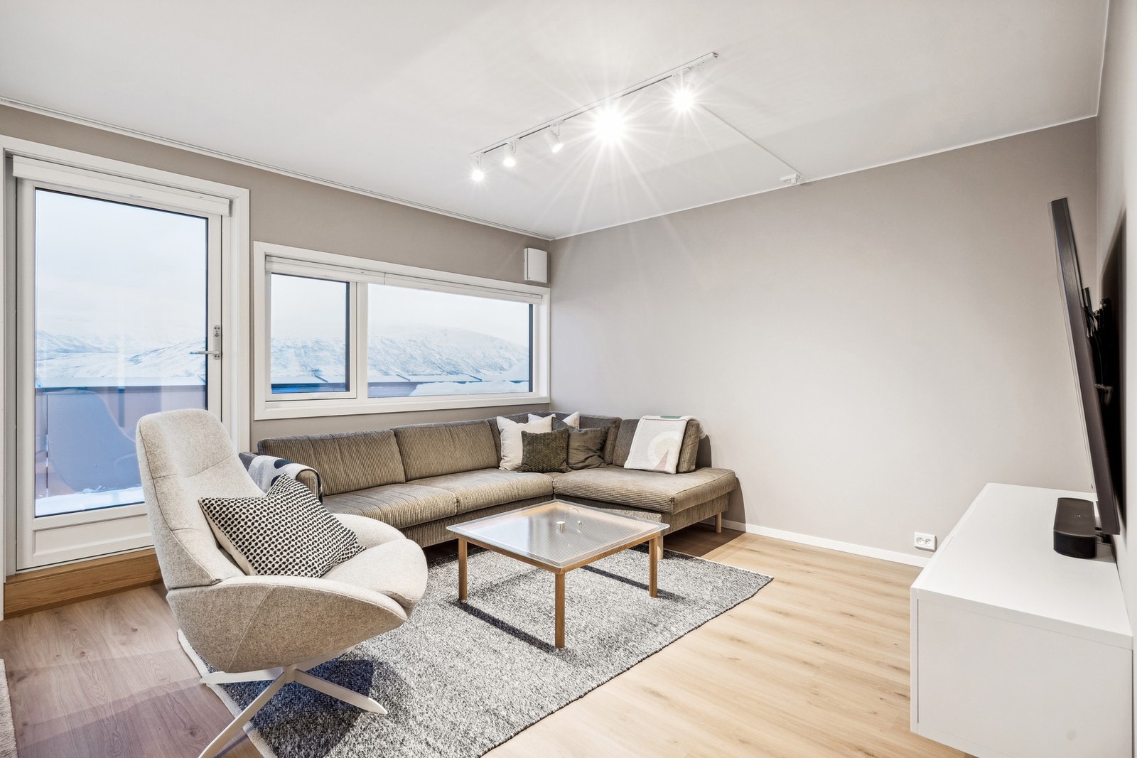 Store deler av boligen er totalrenovert i 2023. De fleste vegger har blitt revet og bygget opp med gips, og det har blitt isolert Galleribilde