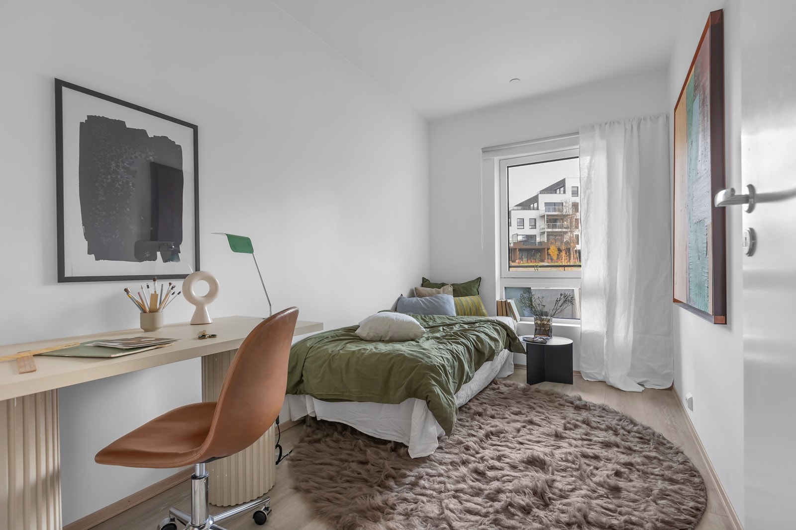 Soverom 2 er tilbaketrukket i leiligheten og er på ca. 7.5m2 Galleribilde