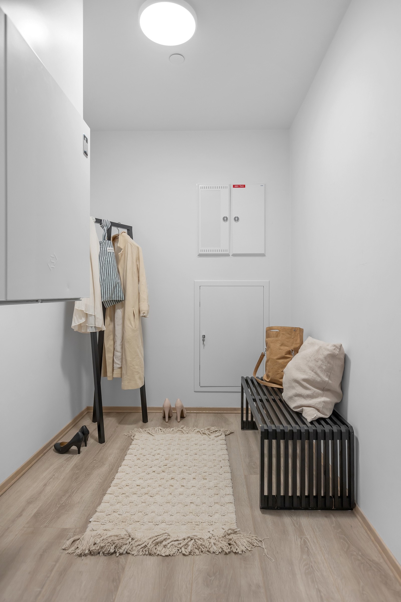 Fra soverommet innenfor stuen finner du denne boden/tekniske rom på ca. 3,5m2 Galleribilde