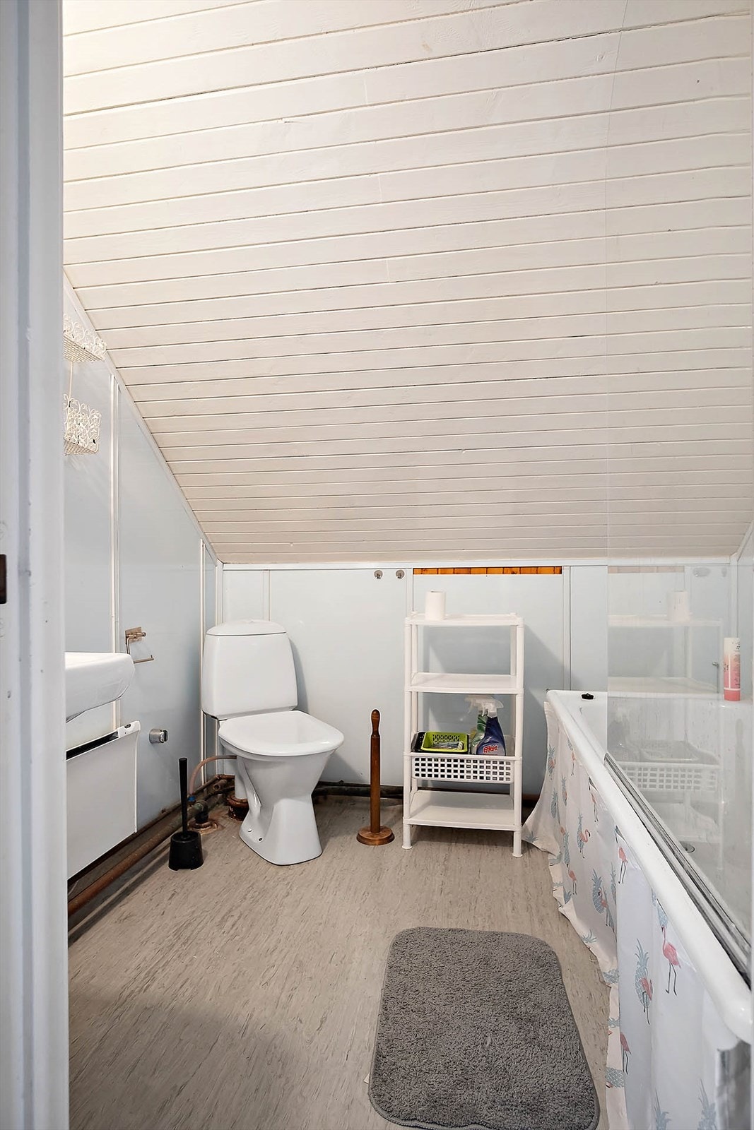 Badet har behov for renovering. Galleribilde