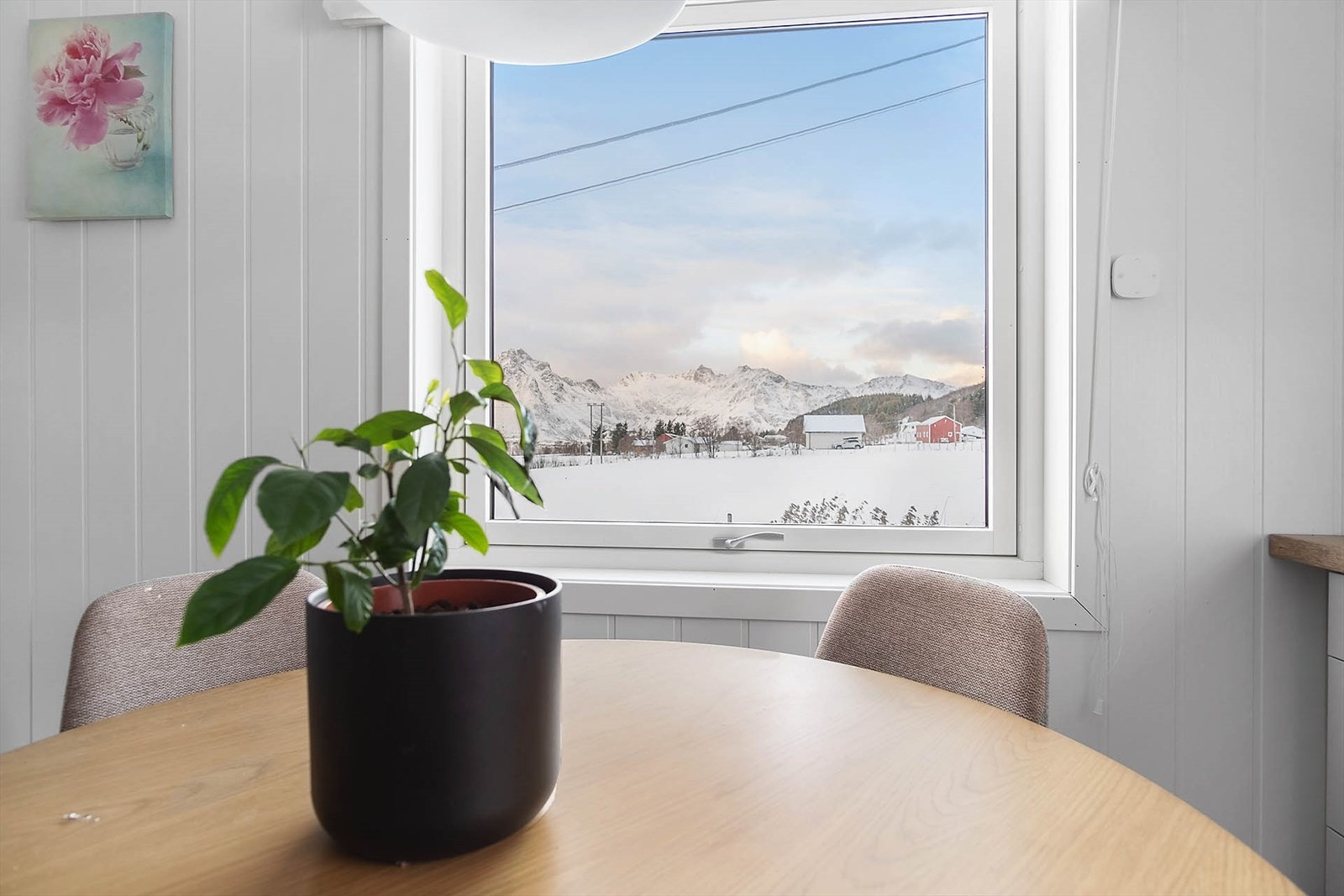 Plass til kjøkkenbord med utsikt Galleribilde