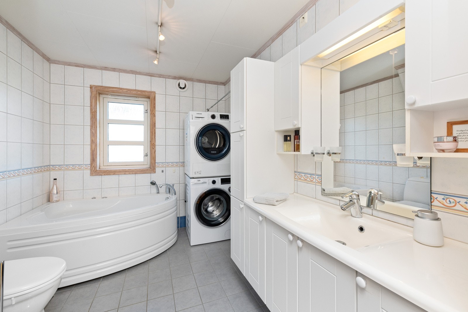 Bad 1. etg - renovert i 2002 Galleribilde