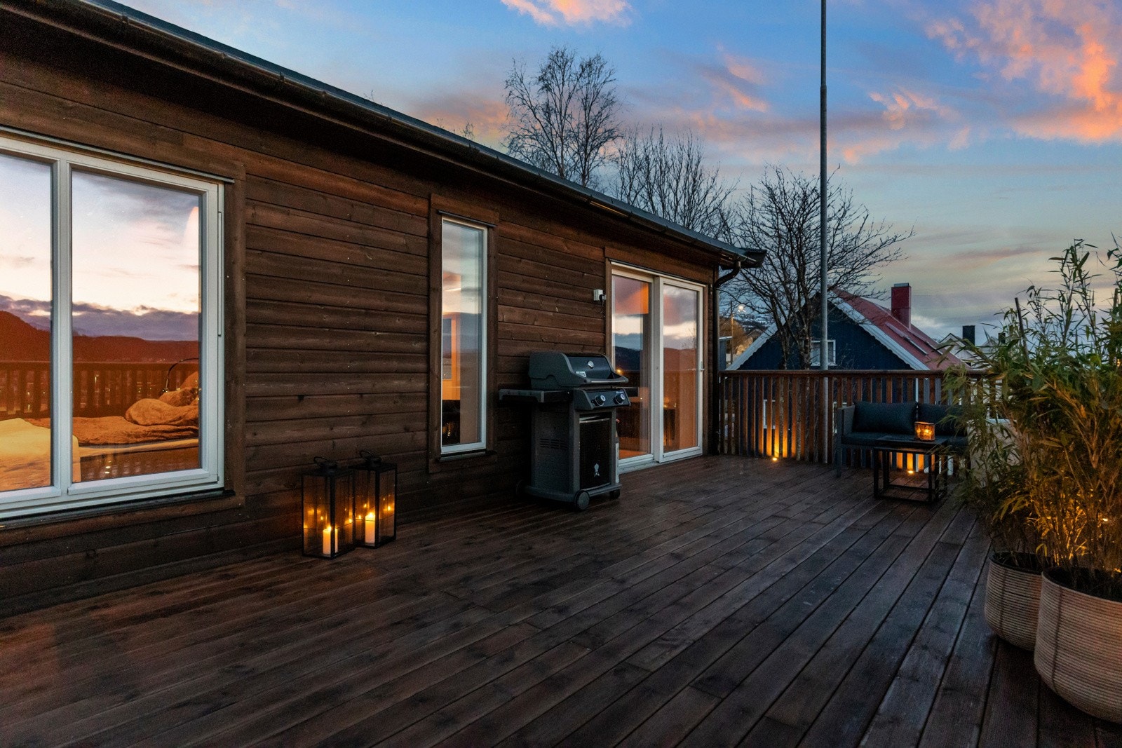 Dette er en bolig med gjennomgående god standard og har blitt betraktelig oppgradert med moderne materiale av kvalitet Galleribilde