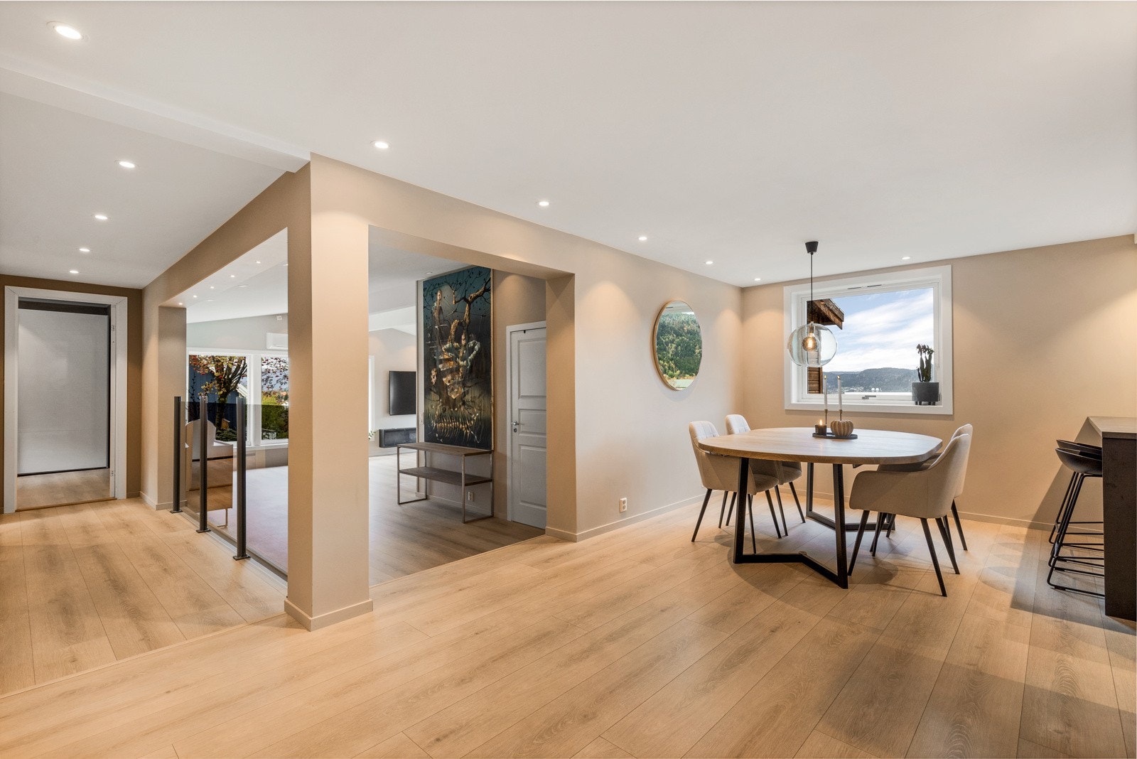 Skap stemning med dimbare downlights - perfekt for alle anledninger Galleribilde