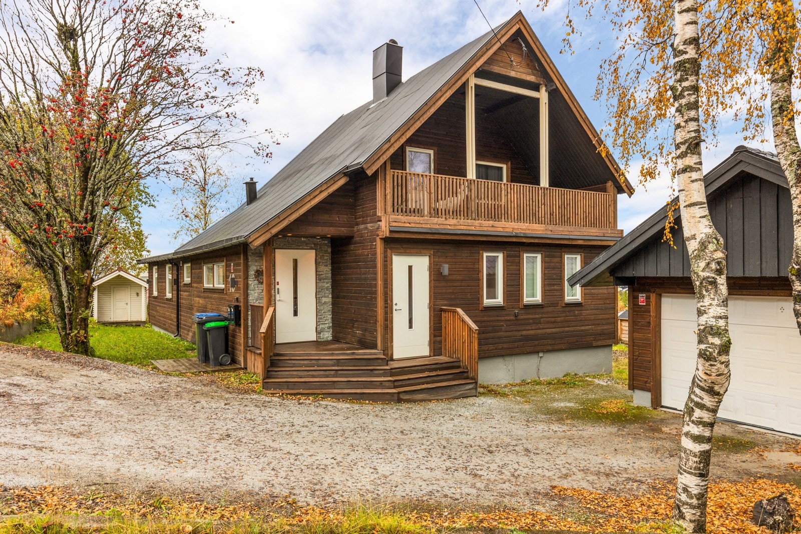 Kort vei til skole, barnehage, dagligvarehandelen, turmuligheter og mm. Galleribilde