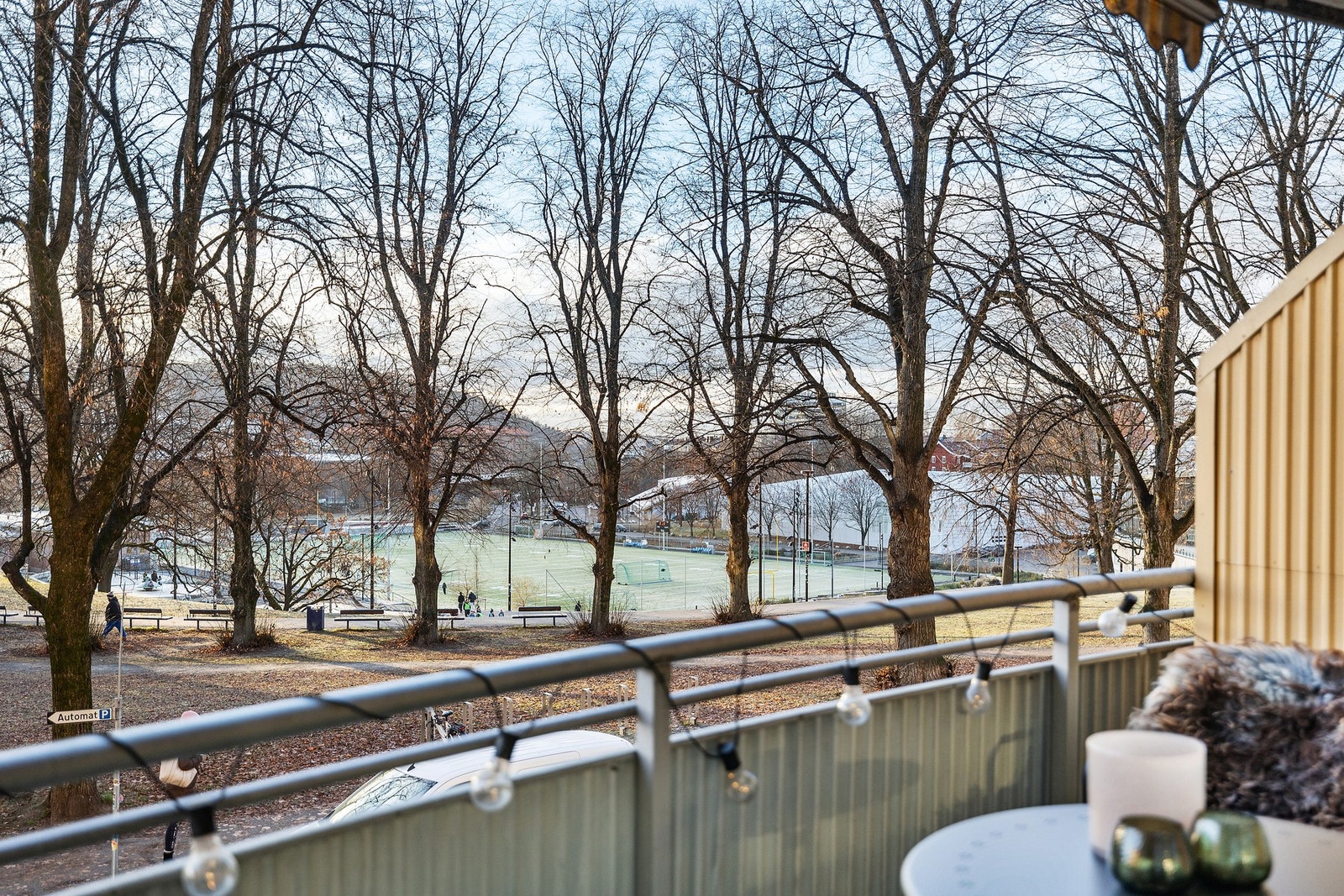 På sommerstid byr balkongen på ypperlige solforhold. Galleribilde