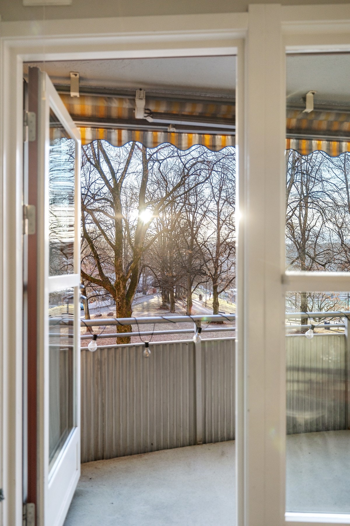 Fra stue/kjøkken er det utgang til den flotte balkongen på 6 kvm. Galleribilde