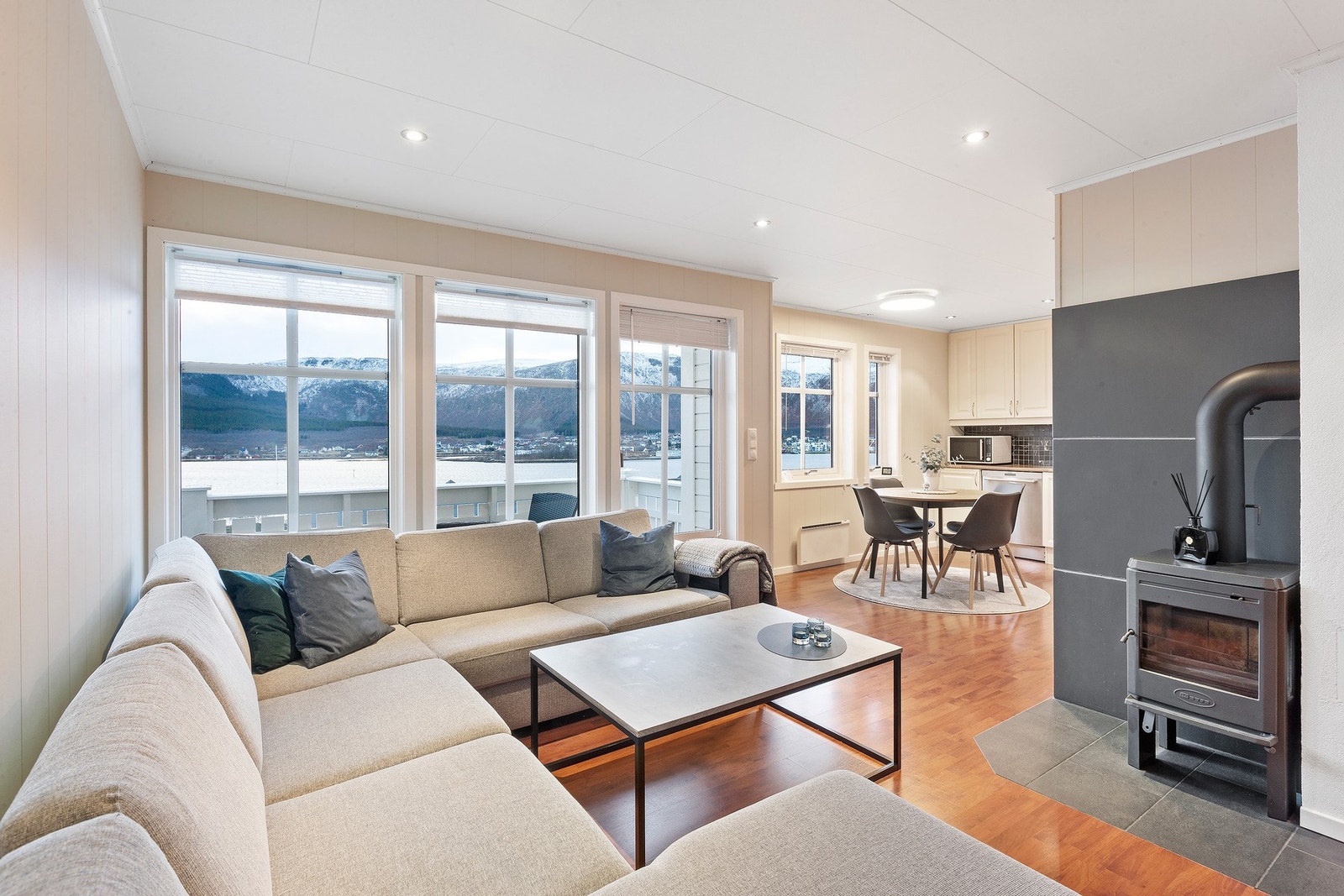 Vedovn som sikrer en god og lun varme på kalde vinterdager. Galleribilde