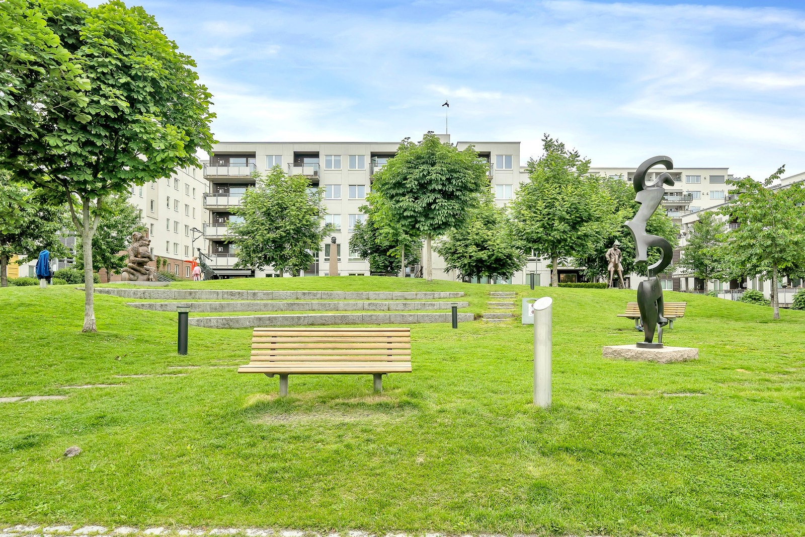 Her finnes også sittegrupper og parken er flott opparbeidet til glede for områdets beboere Galleribilde