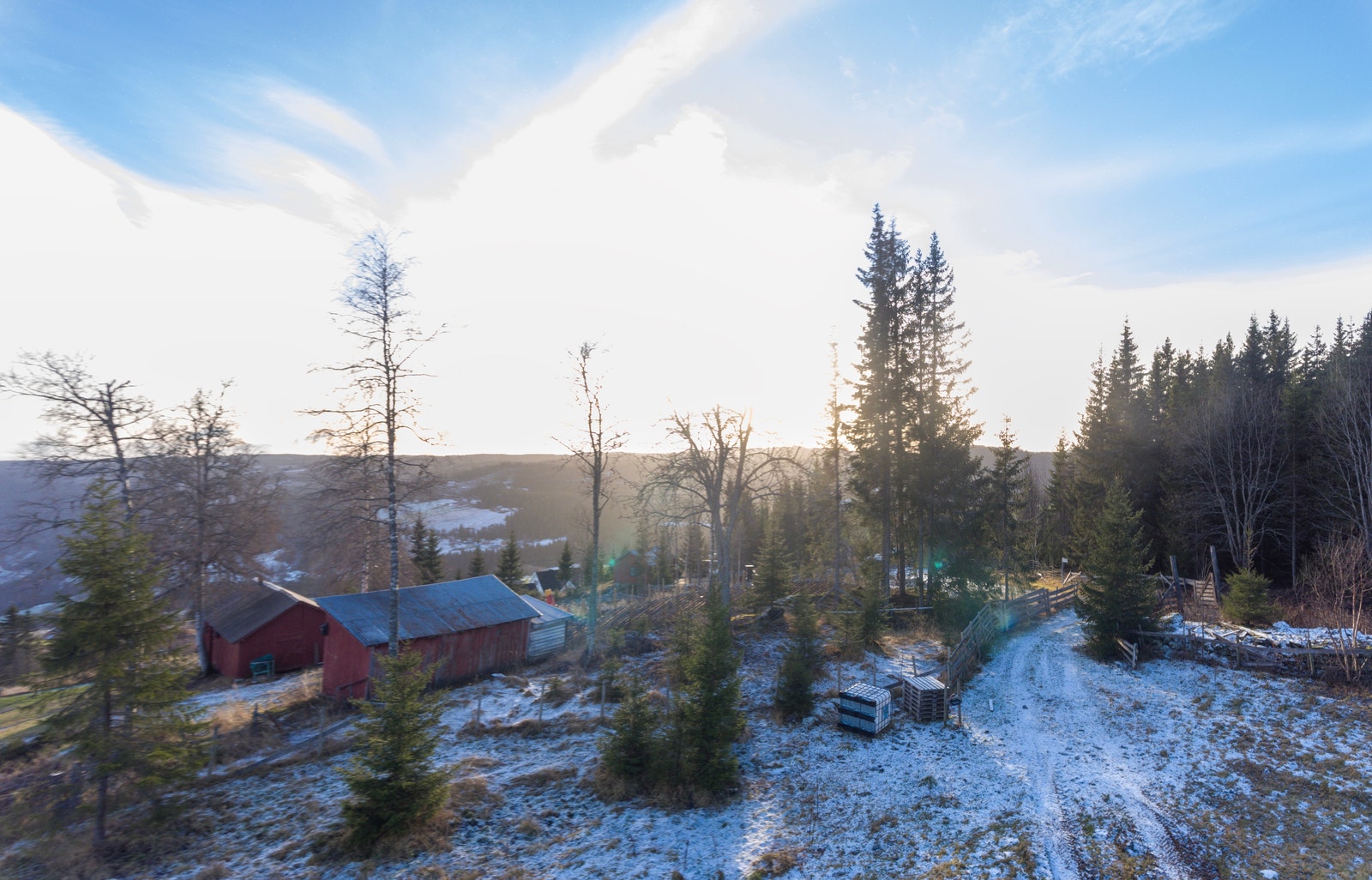 Her ser vi mot inngang, vei for tomta Galleribilde