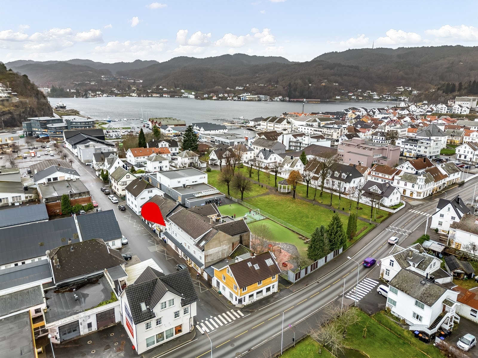 Herfra har du gangavstand til bl.a. bykjernen, handlesenter og treningssenter. Galleribilde