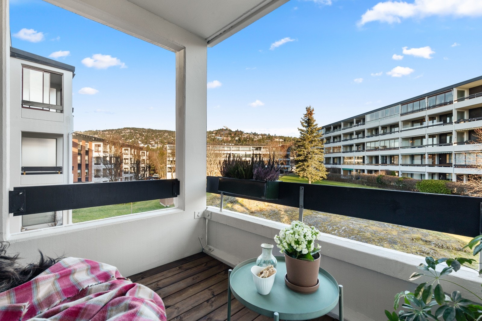 God plass til utemøbler. Galleribilde